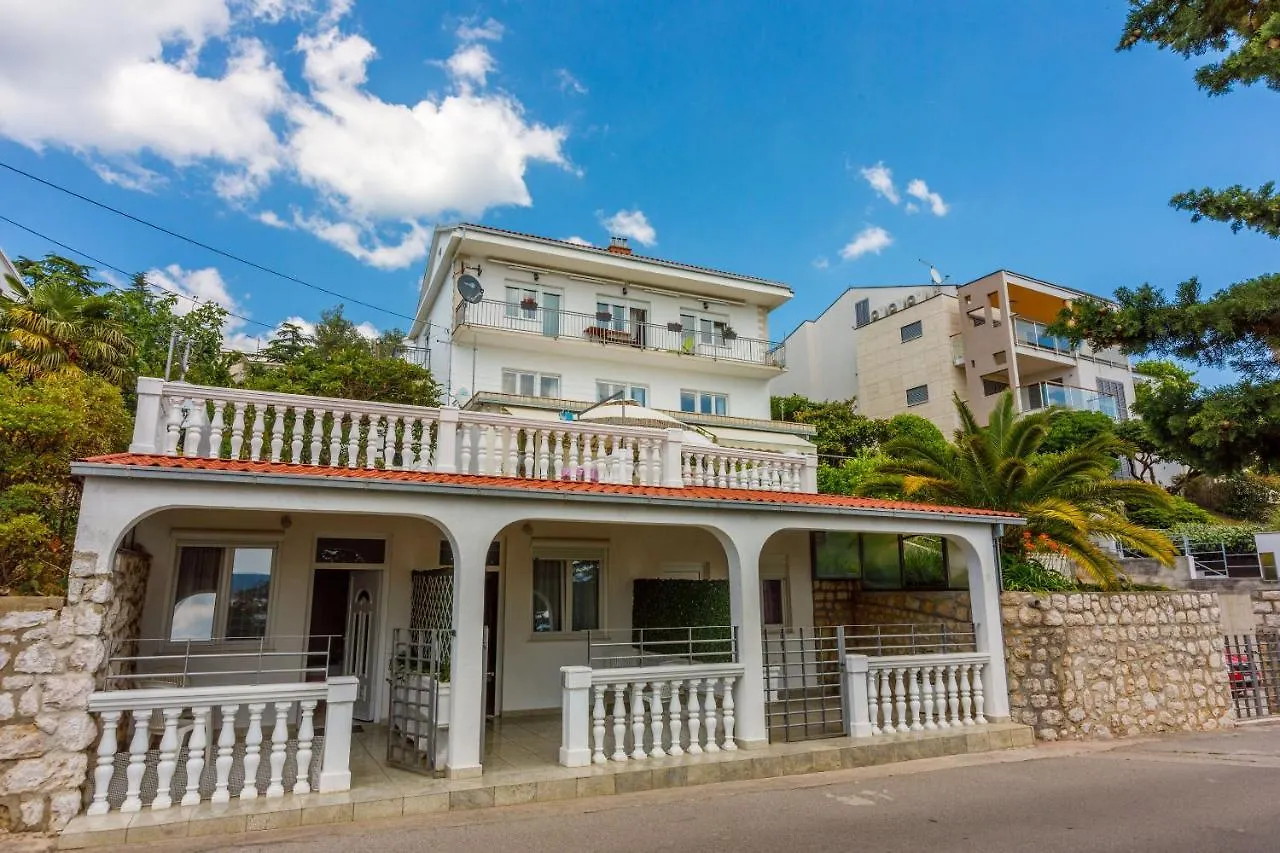 Apartments Lory Dramalj