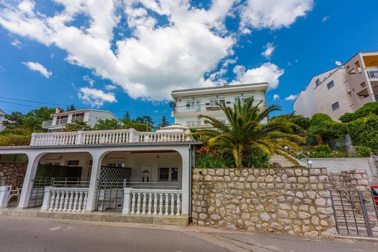 Apartments Lory Dramalj