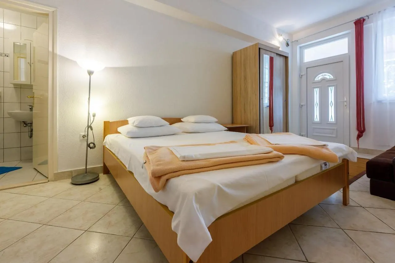 Apartments Lory Dramalj