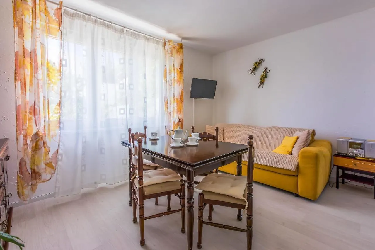 Apartments Lory Dramalj 0*,