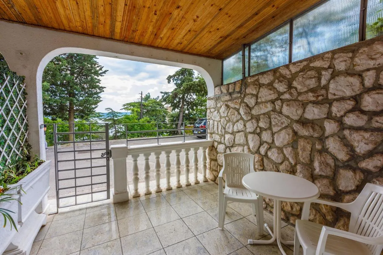 Apartments Lory Dramalj