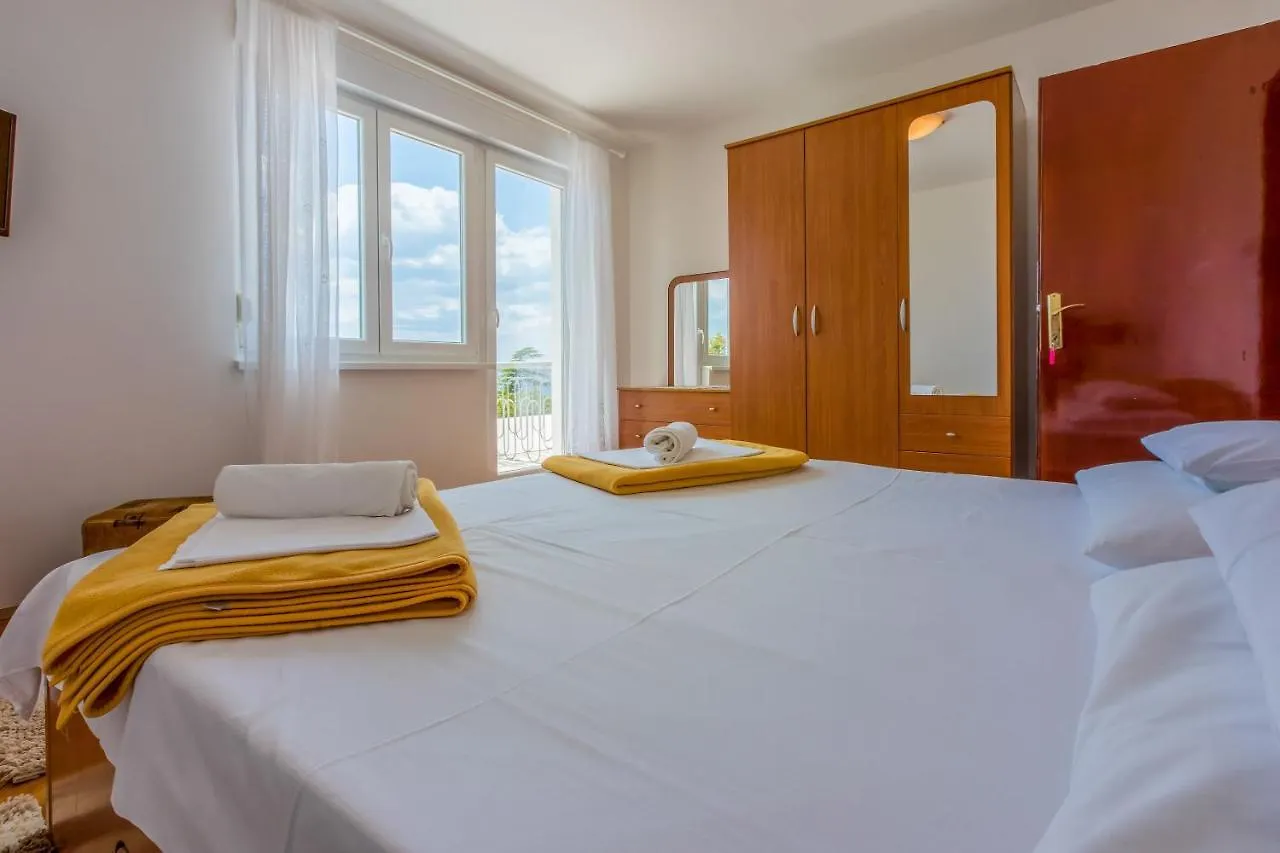 Apartments Lory Dramalj