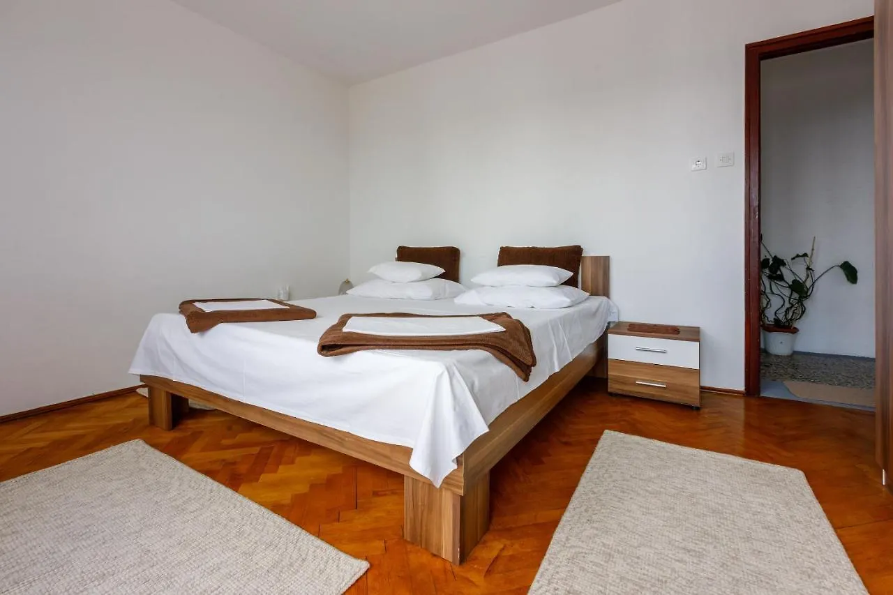 Apartments Lory Dramalj