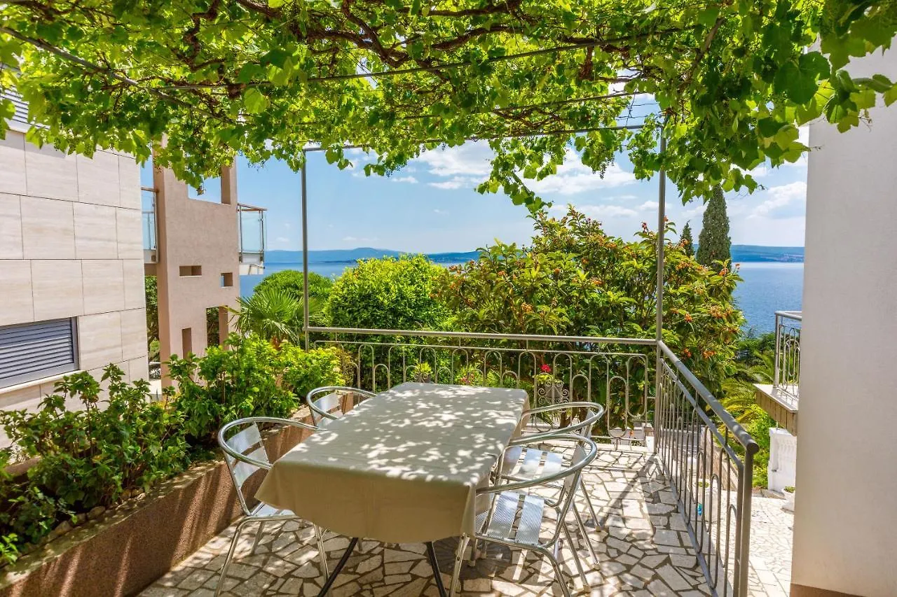 Apartments Lory Dramalj