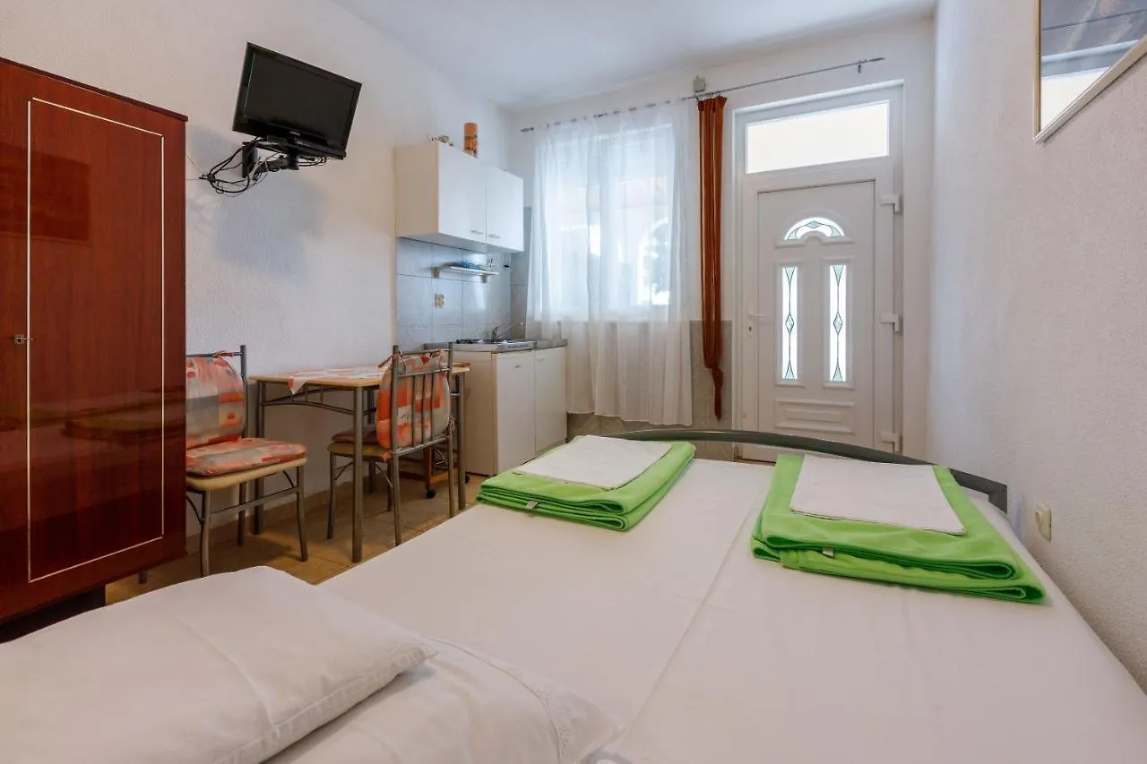 Apartments Lory Dramalj