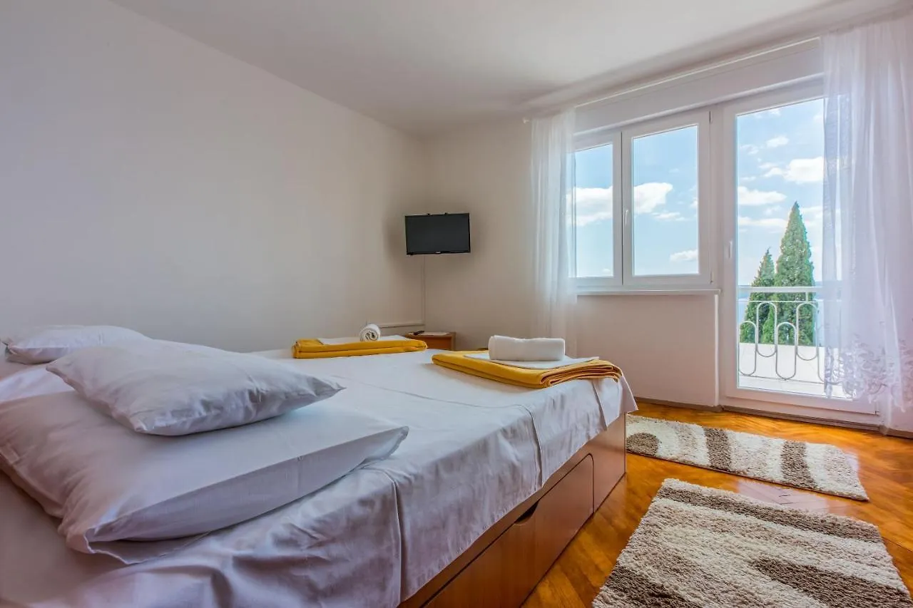Apartments Lory Dramalj