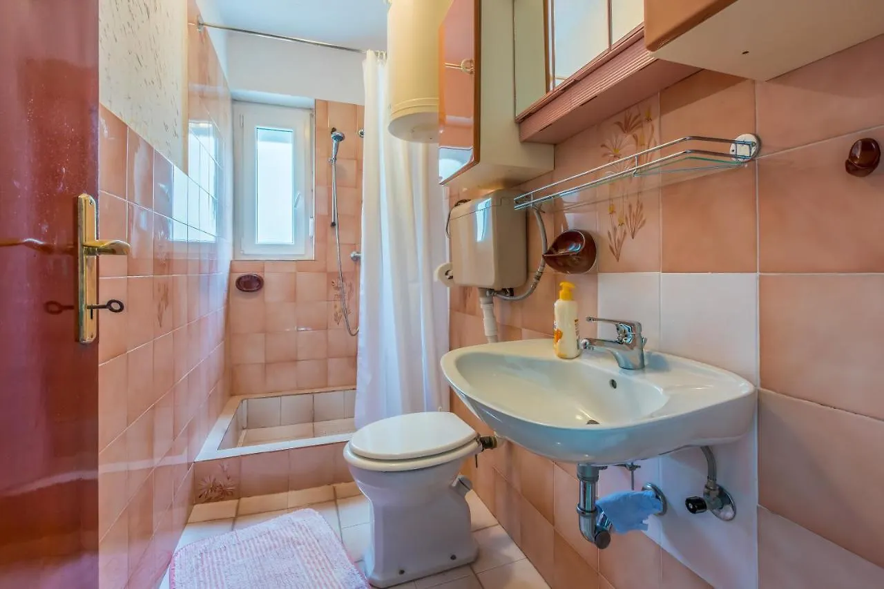 Apartments Lory Dramalj