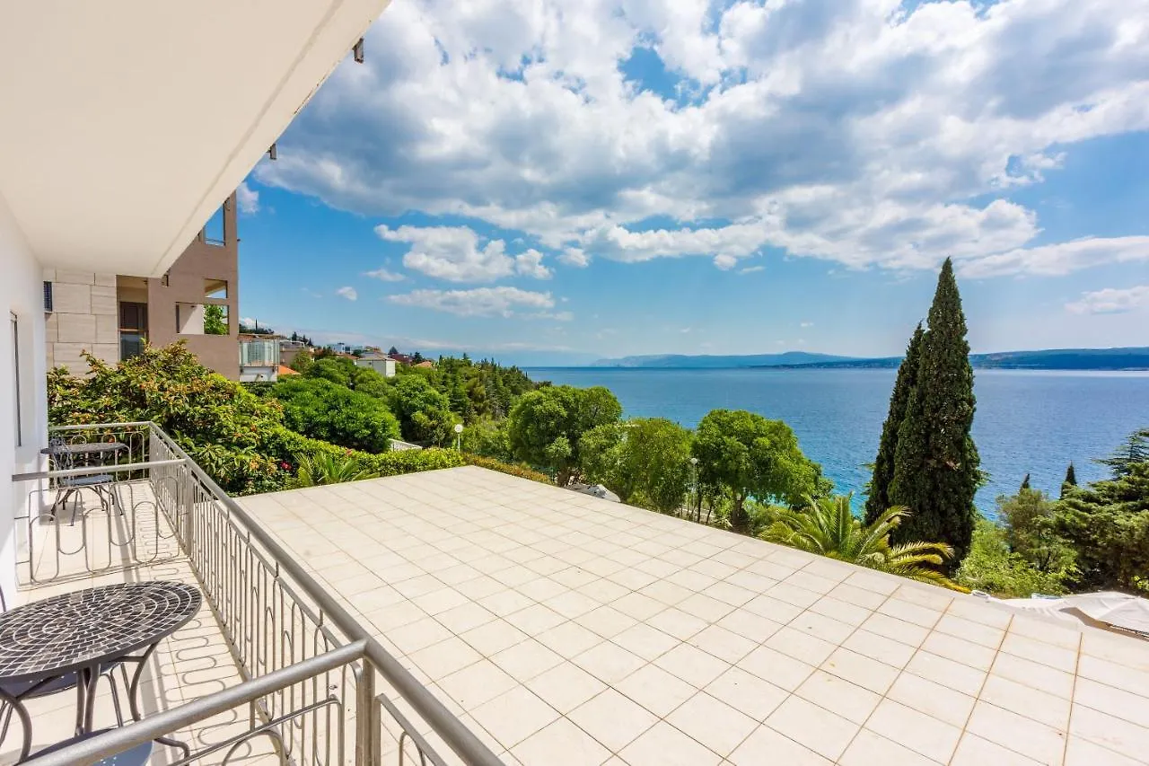Apartments Lory Dramalj 0*,