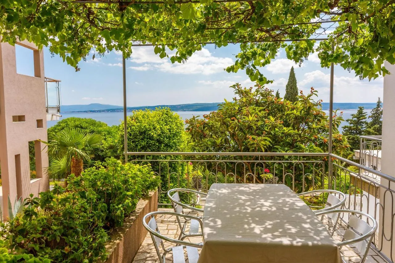 Apartments Lory Dramalj