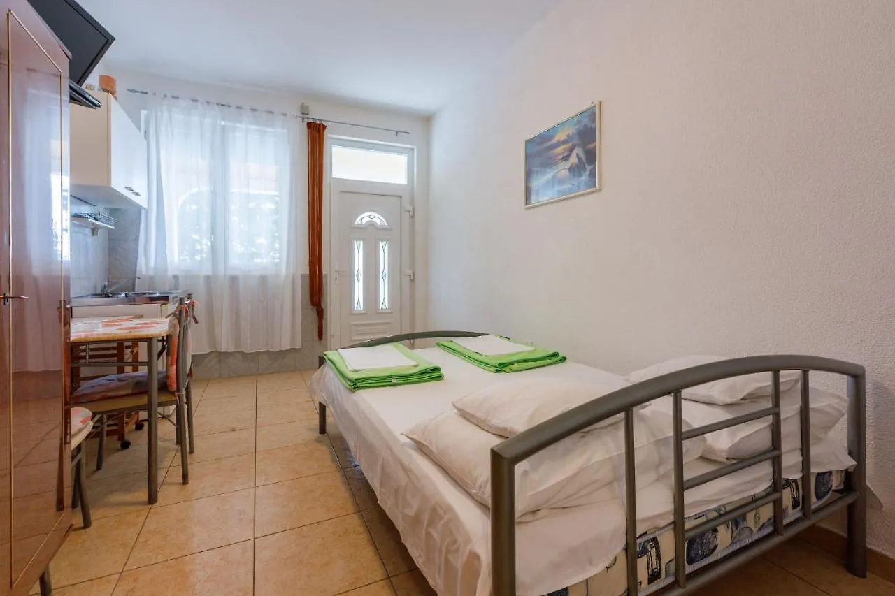 Apartments Lory Dramalj