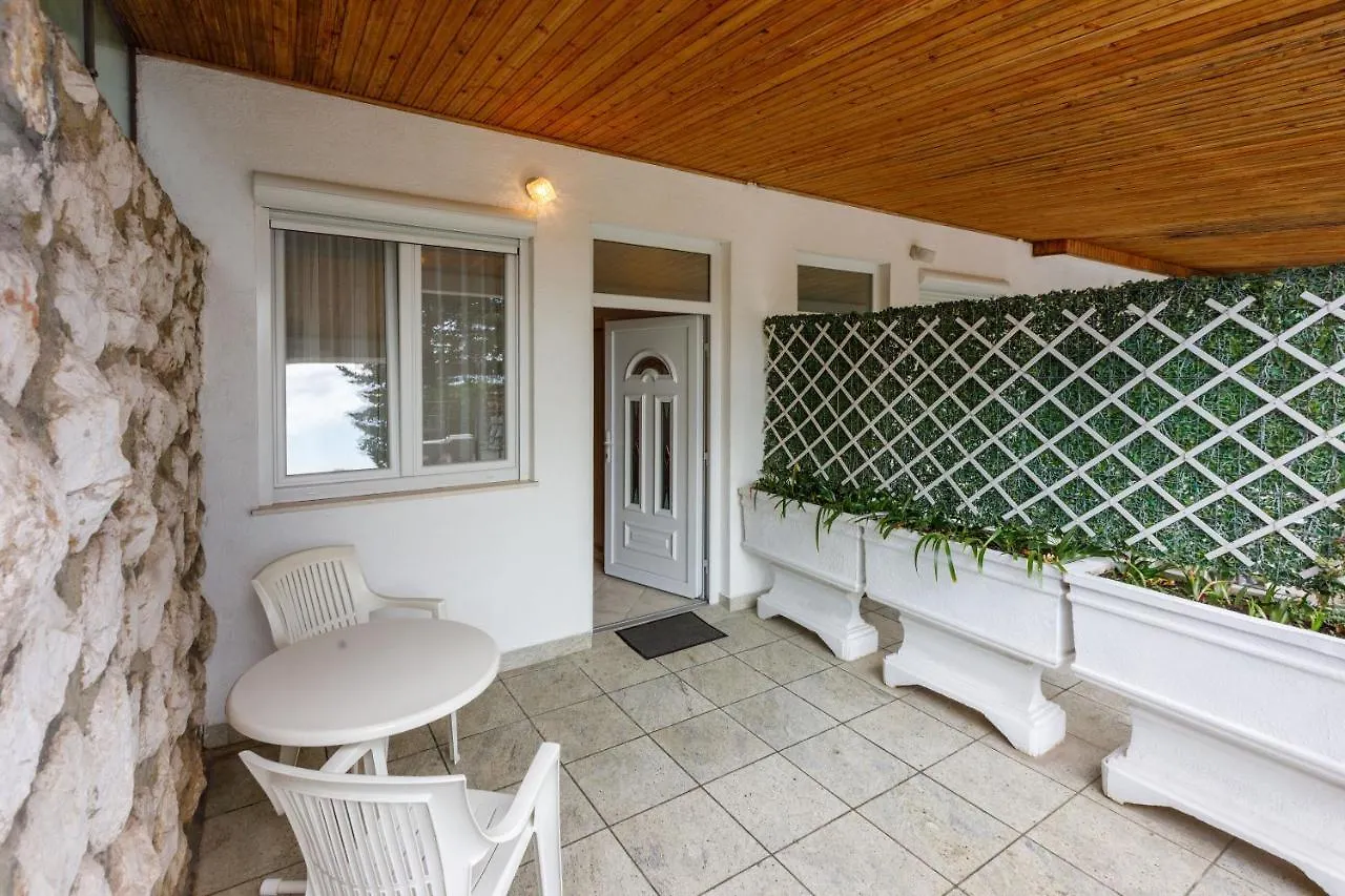 Apartments Lory Dramalj