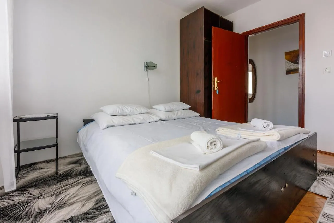Apartments Lory Dramalj