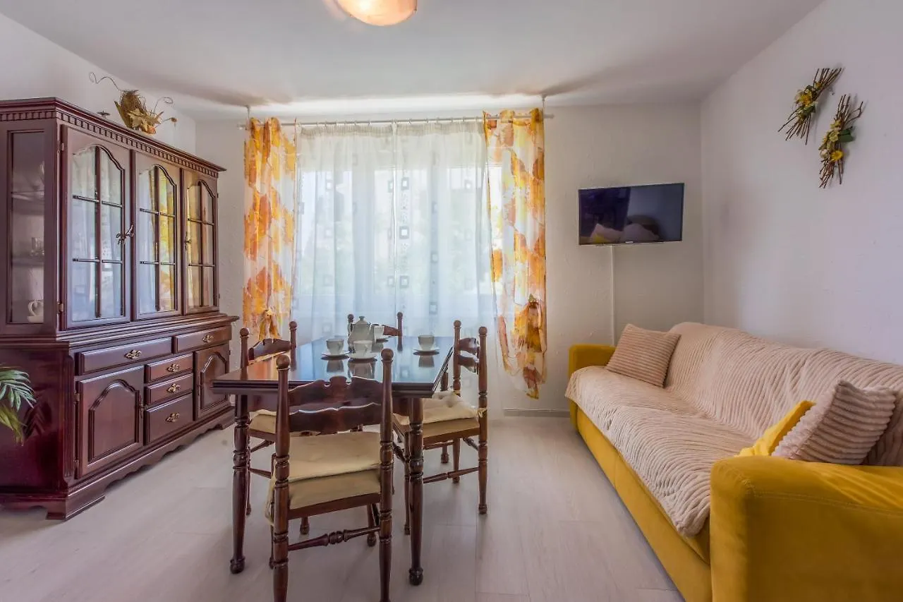 Apartments Lory Dramalj 0*,  Kroatien