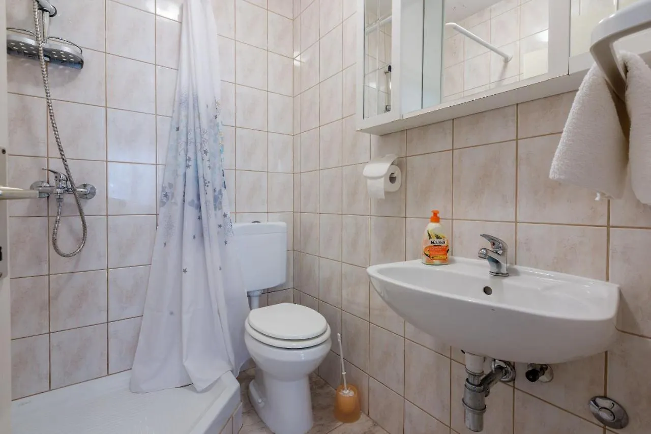 Apartments Lory Dramalj