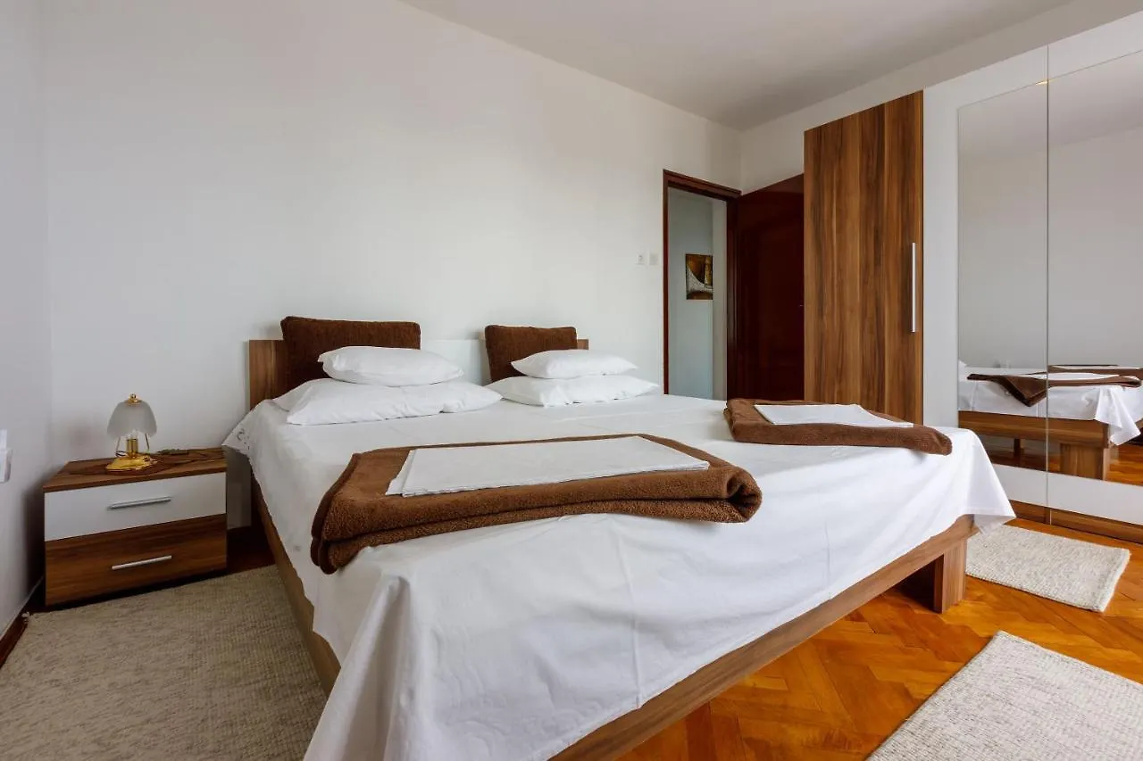 Apartments Lory Dramalj