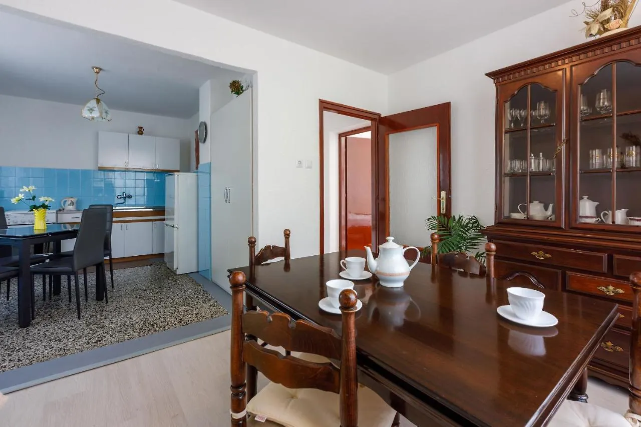Apartments Lory Dramalj