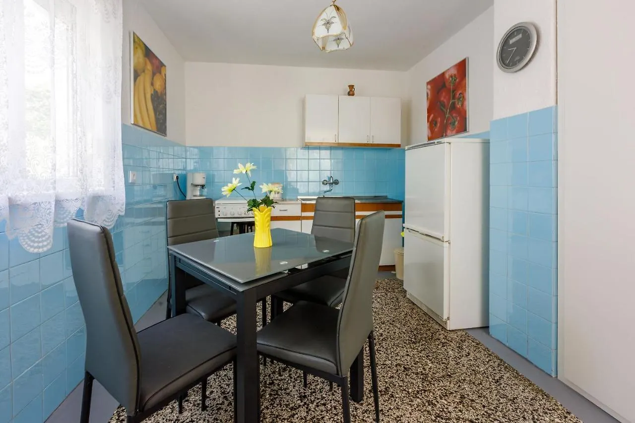 Apartments Lory Dramalj