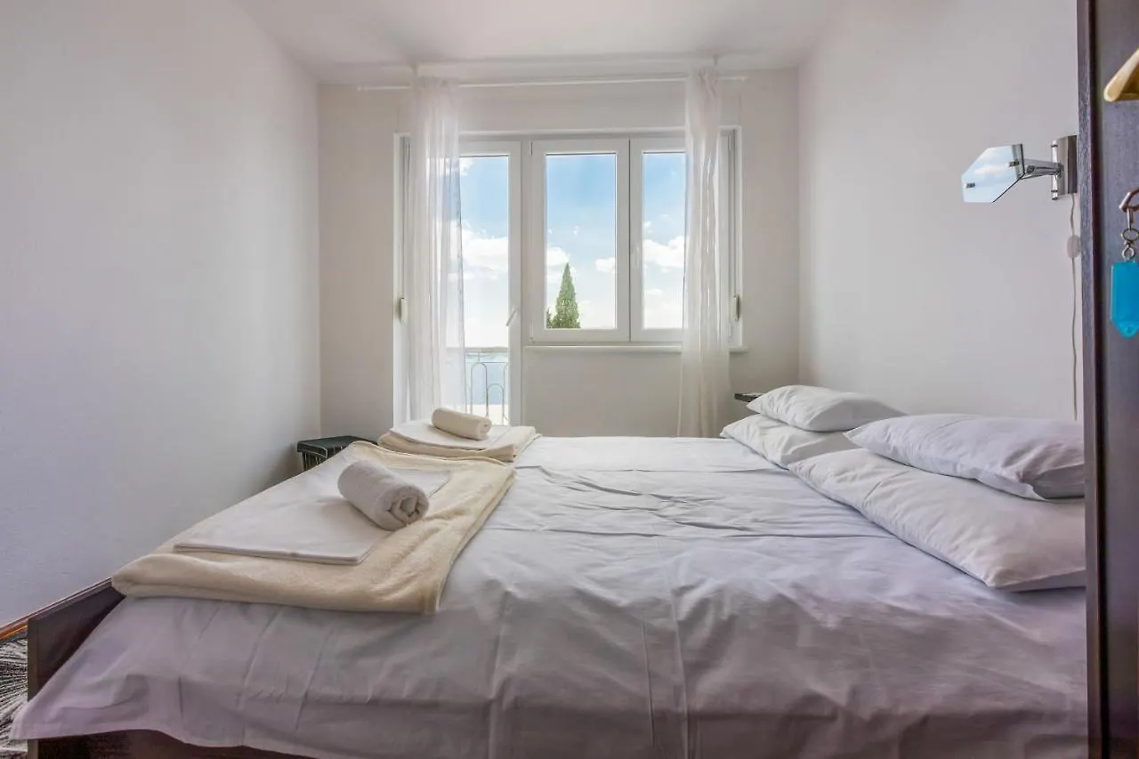 Apartments Lory Dramalj