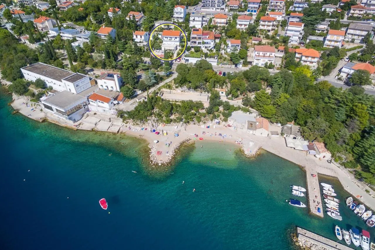 Apartments Lory Dramalj